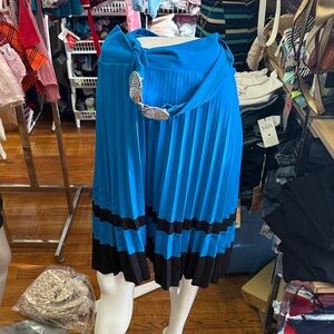 Elegant Blue and Black Pleated A-Line Skirt